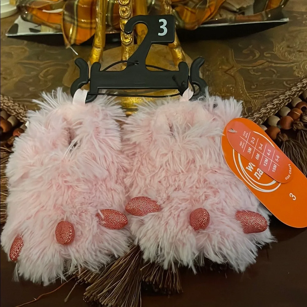 NWT~ Fluffy Pink Baby Girl Slippers in Size: 3 (6M)! Wonder Nation. Non-Skid|NEW